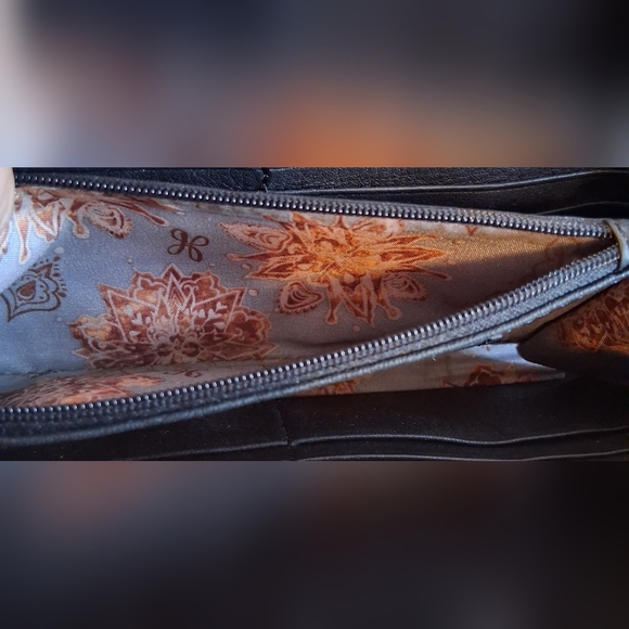 EUC HOBO International Wynn Black Smooth Leather Casual Everyday Wallet Clutch - Picture 8 of 11